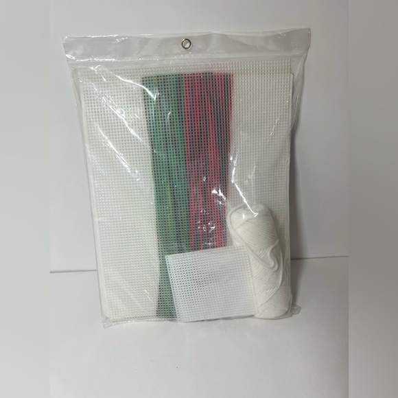 Lot of 2 Columbia Minerva Needlepoint Plastic Canvas Kits 8338 & 8331 VTG 1980 - Picture 14 of 14